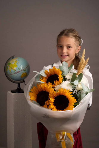 Букет"Встреча с одноклассниками" с подсолнухами арт 15229Дв